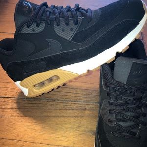 Women’s Size 7 Nike Air Max 90 SE